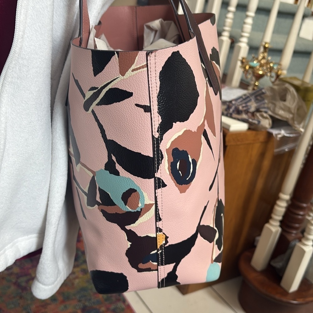Kate Spade    Tote   Pink, multi color, leather inside and out  abstract floral - Picture 5 of 17
